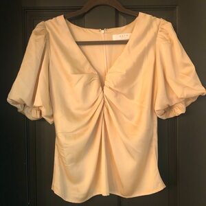 NWT beautiful Astr the Label puff sleeve lined champagne top